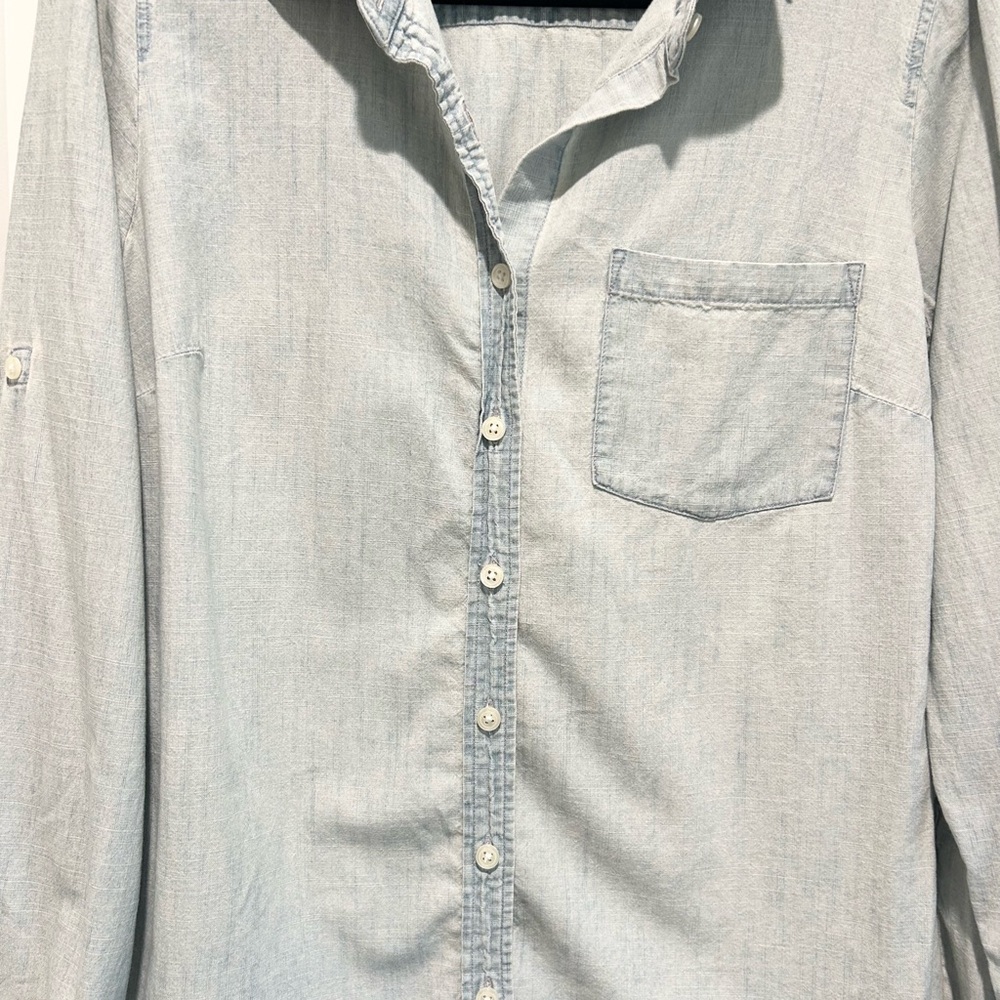 J. Crew Perfect Shirt Chambray Button Down 100% Cotton Light Wash Size M - Picture 4 of 7